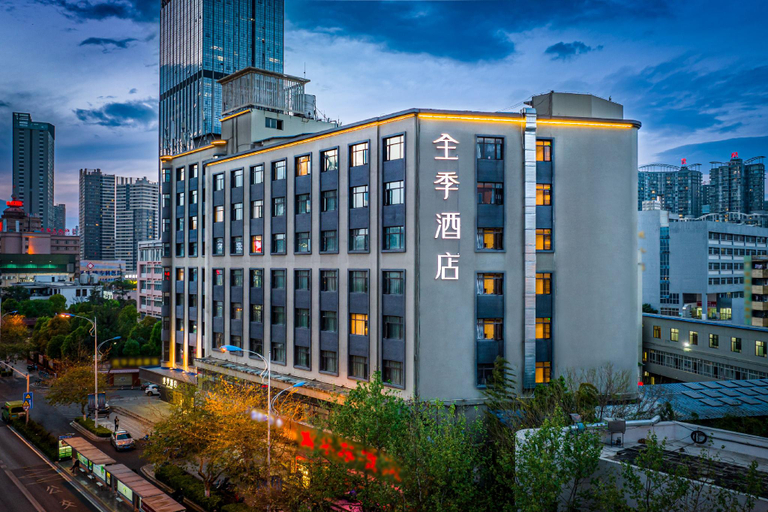 Exterior & Views