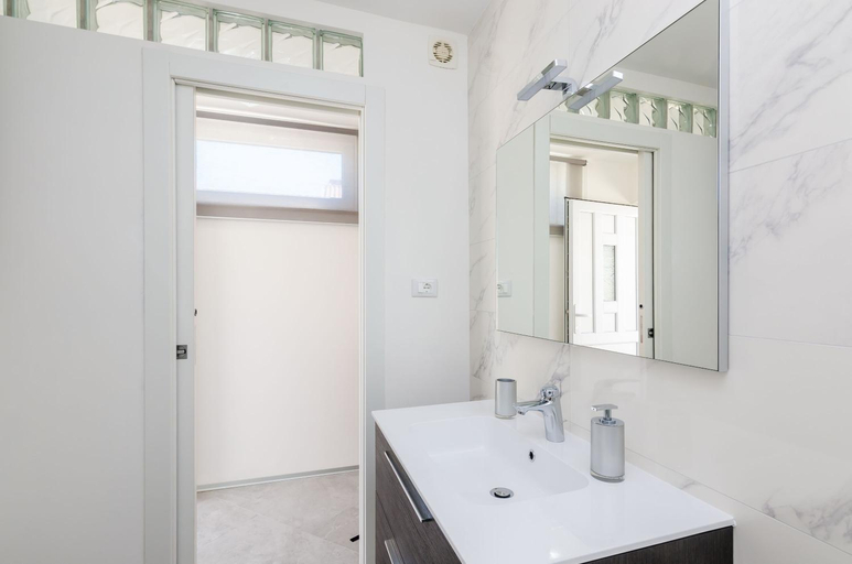 Bathroom 2, Apartment Lea - Studio Apartment, Dubrovnik