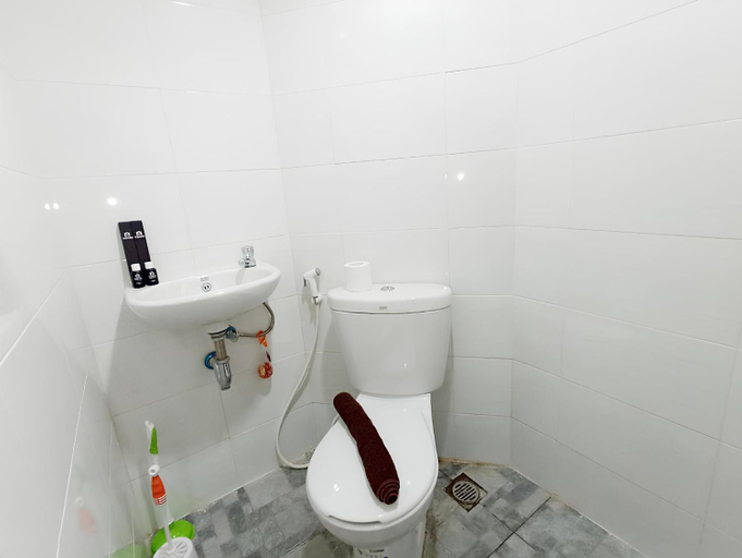 Bathroom 4, Homey Living Studio Amartha View By Travelio, Semarang