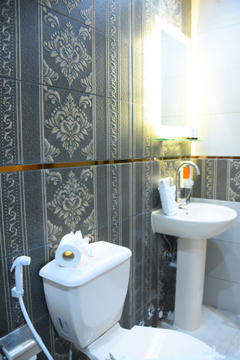 Bathroom 3, LOCANDA Pyramids Hotel, Al-Ahram
