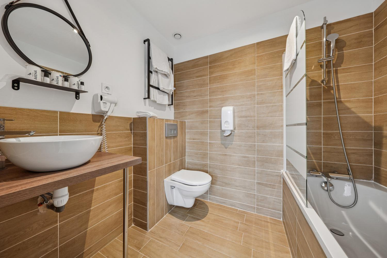 Bathroom 4, Hotel Restaurant AKENA Camiers-Le Touquet - 2 etoiles, Pas-de-Calais