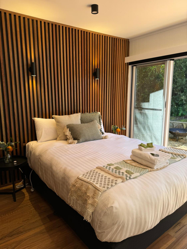 Bedroom 2, Bright on the River, Alpine - East