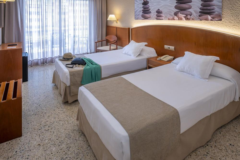 Bedroom 3, GHT Oasis Park & Spa, Girona