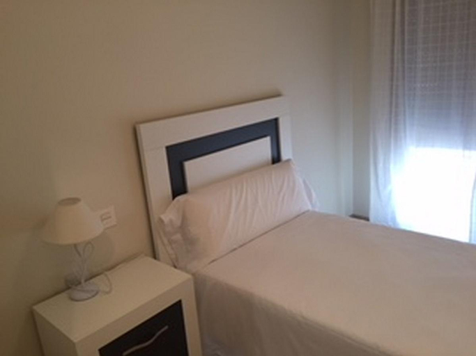 Bedroom 2, Apartamento turísticos Puente Romano P3 2-B, Salamanca