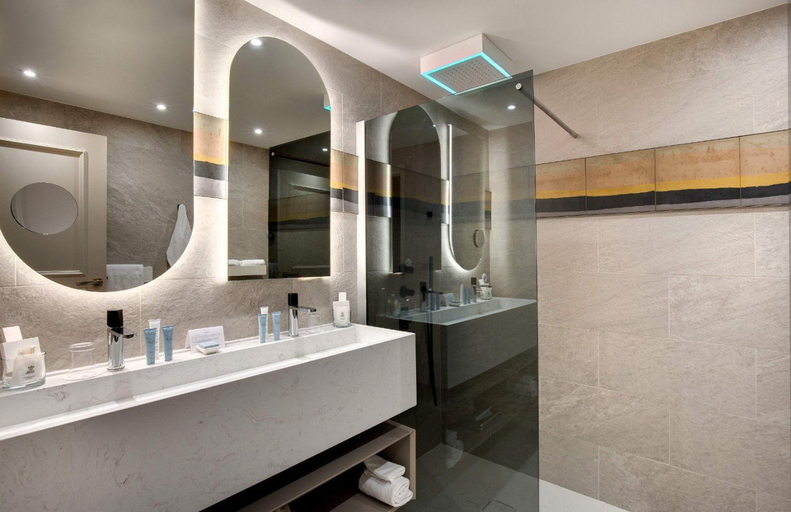 Bathroom 3, Domaine de Rochevilaine, Morbihan