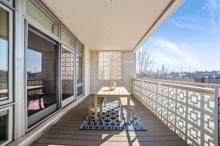 Room 3, 4 Bedroom Condo in Ukranian, Cook