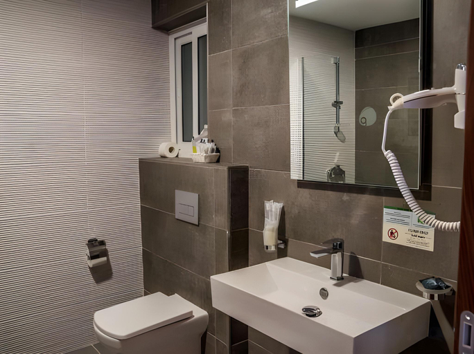 Bathroom 3, Pebbles Resort, Saint Paul's Bay
