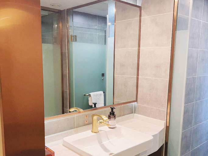 Bathroom 3, James Joyce Coffetel Wuhan Xudong, Wuhan