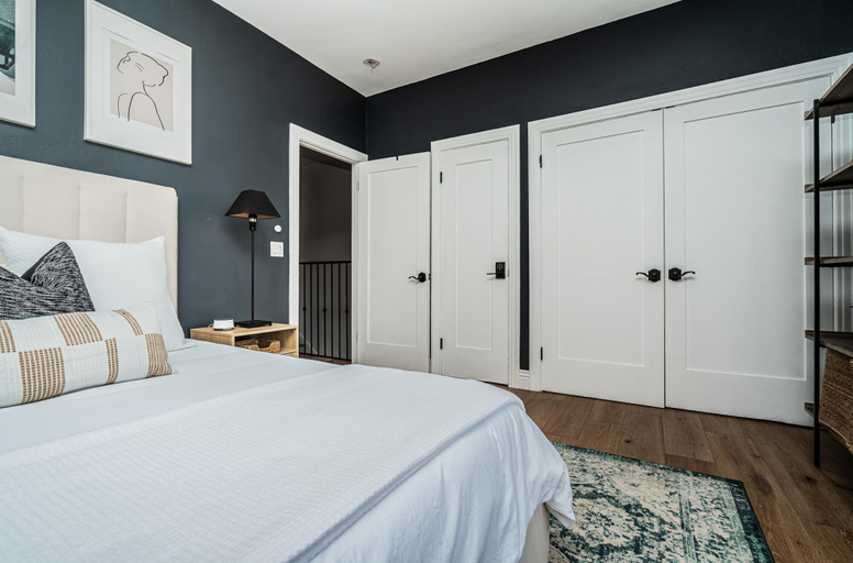Room 3, Spacious 5 BR Near Heart of South Park, San Diego