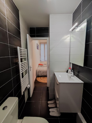 Bathroom 3, T2 centre-ville à la cathédrale, Finistère