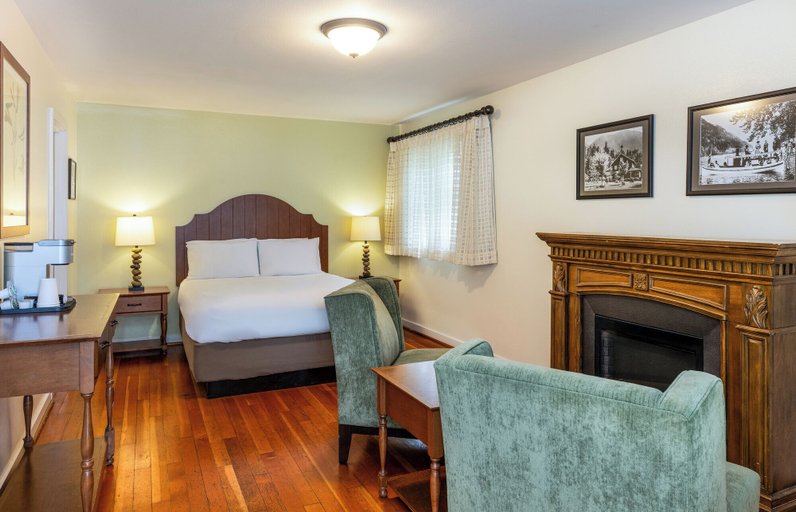Bedroom 2, Lake Crescent Lodge, Clallam