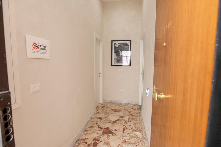 Others 5, Casa 157, Napoli