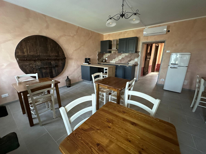 Others 5, Nel Caruggio - B&B, Alessandria