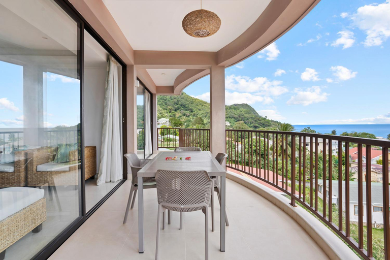 Others 4, Villa Rousseau