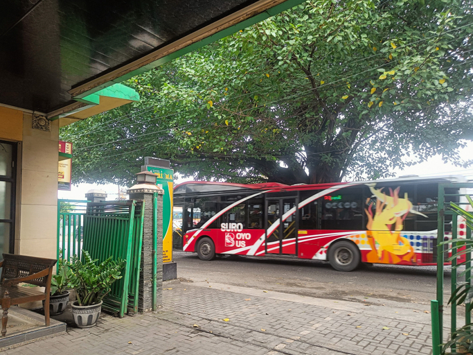 Exterior 2, Hotel Prisma Mitra RedDoorz, Sidoarjo