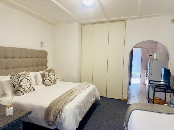 Bedroom 2, Busa House - Self catering guest house., Ehlanzeni