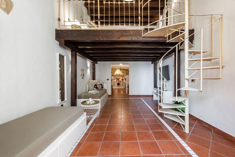 Others 5, Old Town Loft M8 Bari, Bari