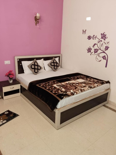 Bedroom 2, Rudra Guest House, Varanasi