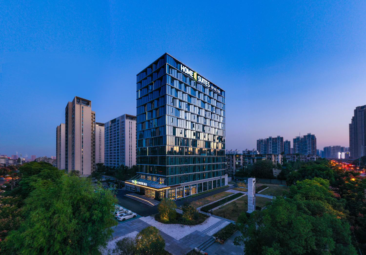Exterior & Views