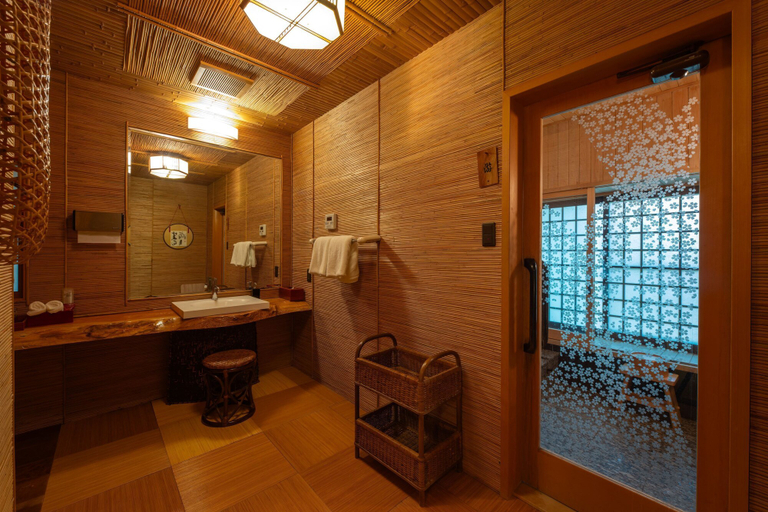 Bathroom 4, Wanosato, Takayama