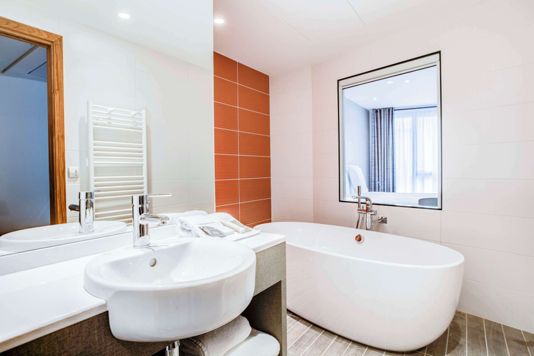 Bathroom 4, Spark by Hilton Lyon Park Saone, Rhône