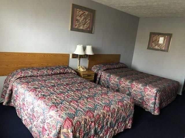 Bedroom 3, Rodeway Inn Brazil, Clay