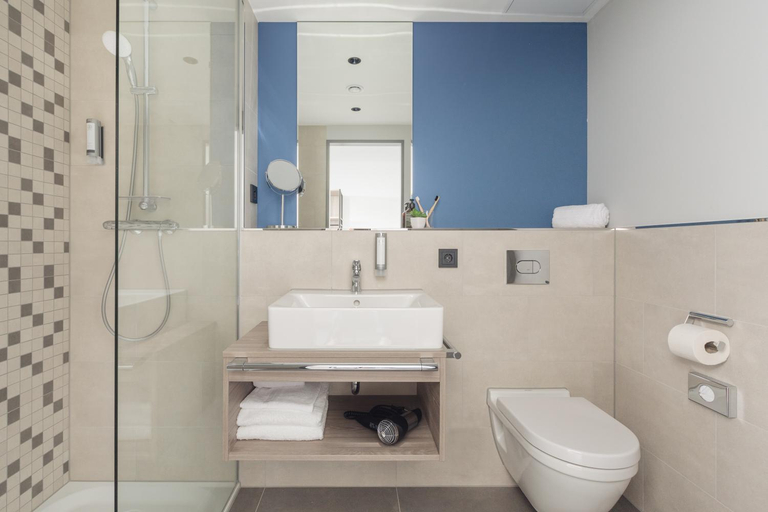 Bathroom 5, Garner Hotel Augsburg Nord, Augsburg