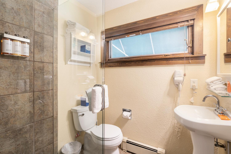 Others 4, Manitou Lodge 1 by Alpine Lodging Telluride, San Miguel