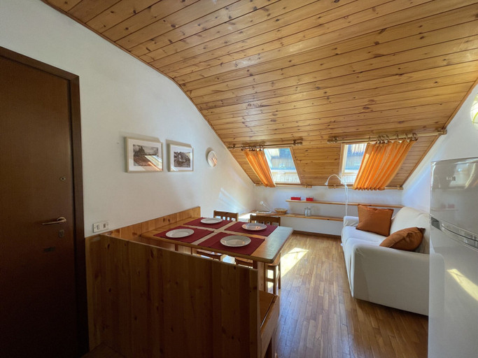 Room 2, 074 Bilocale Mansarda Giustino, Trento