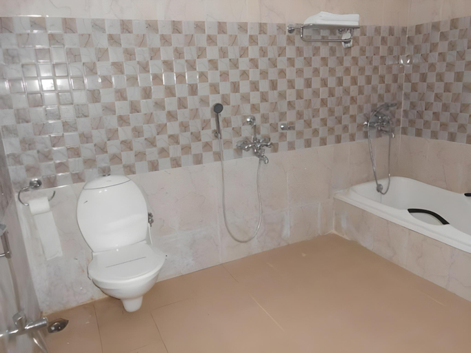 Bathroom 3, Pearl-Hotel, Puri