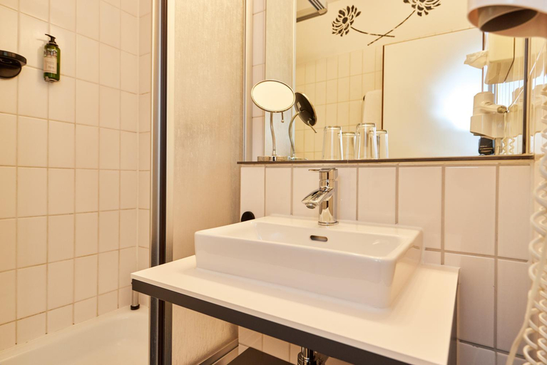 Bathroom 5, Hotelpark der Westerwald Treff, Altenkirchen (Westerwald)