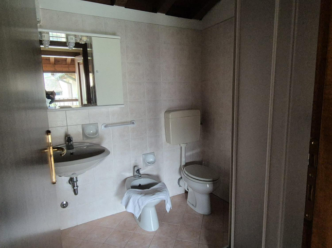 Bathroom 3, Villa San Giuseppe, Brescia