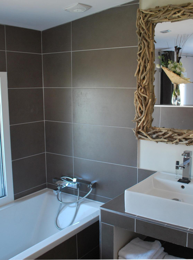 Bathroom 4, Hotel Saint Sernin, Haute-Garonne