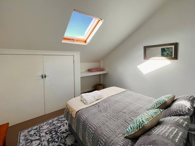 Room 3, Blue Wren Barn Huge Spa - Country Escape, Port Stephens