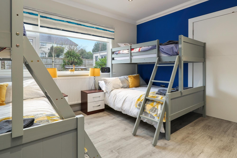 Room 5, Ocean Waves - Ground Floor Apartment Pet Friendly Enclosed Garden, Pembrokeshire