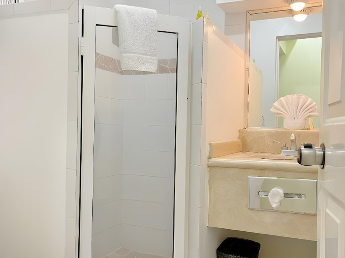 Bathroom 4, Seven Crown Express & Suites by Kavia, La Paz
