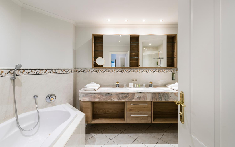 Bathroom 4, Wohlfuhlresort Peternhof, Kitzbühel