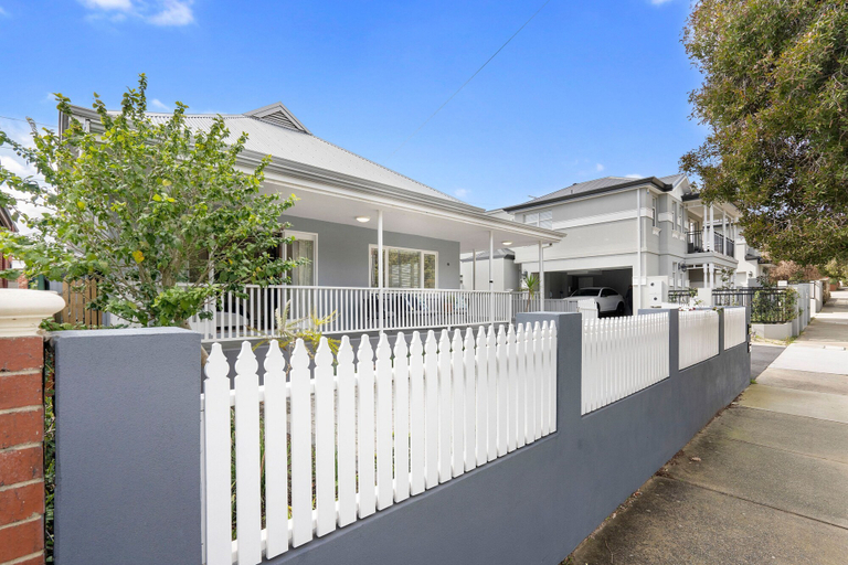 Room 5, Hyde Seek Parkside Family Stay, Perth