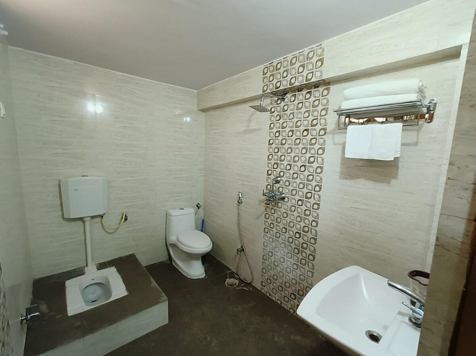 Bathroom 3, Madhuraj Villa, Varanasi
