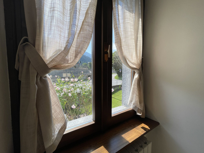 Room 2, 062 Ampio Trilocale Carisolo, Trento
