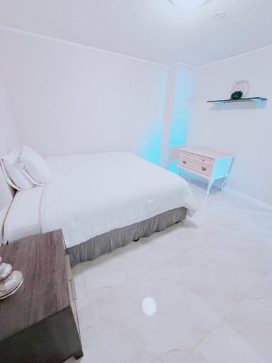 Bedroom 2, Alupang Beach Tower