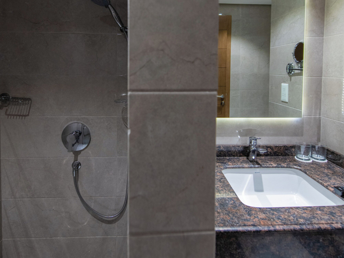 Bathroom 4, Rozana Hotel, Bausher