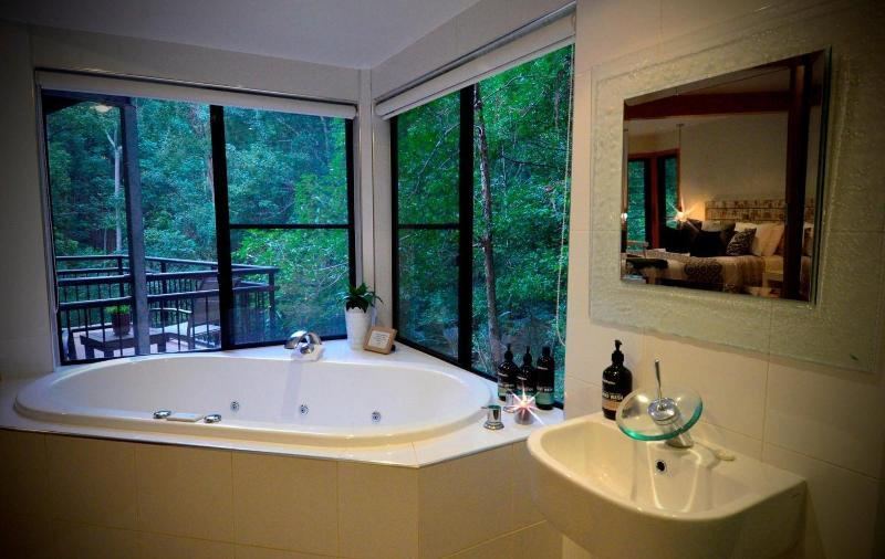 Bathroom 5, Ecoasis Resorts, Tweed - Pt B