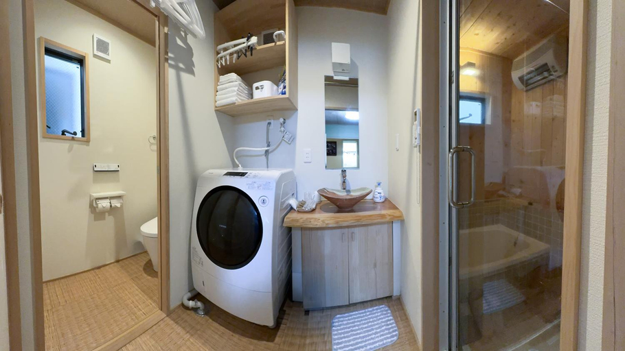 Bathroom 3, Asakusa, Taitō