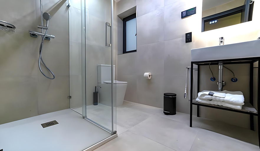 Bathroom 5, Onyx Hotel, St Julian's