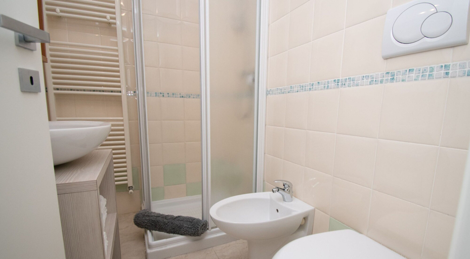 Room 5, Luxury Martina Appartamenti-7-ibiscus, Brescia