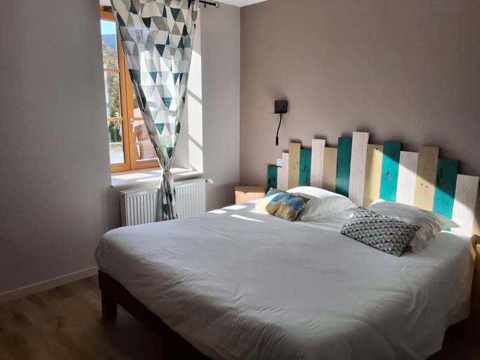 Bedroom 2, L'Auberge de la Source, Loire