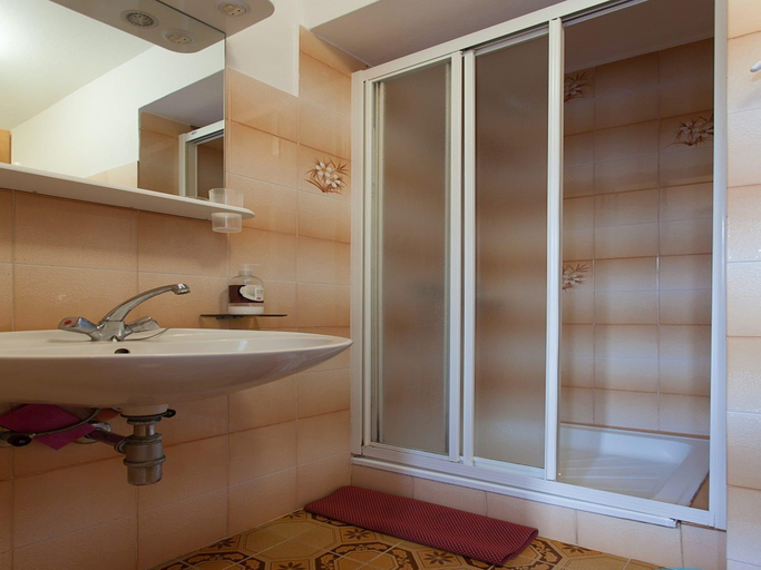 Bathroom 3, Apartment by the Sea in Malinska, Malinska-Dubašnica