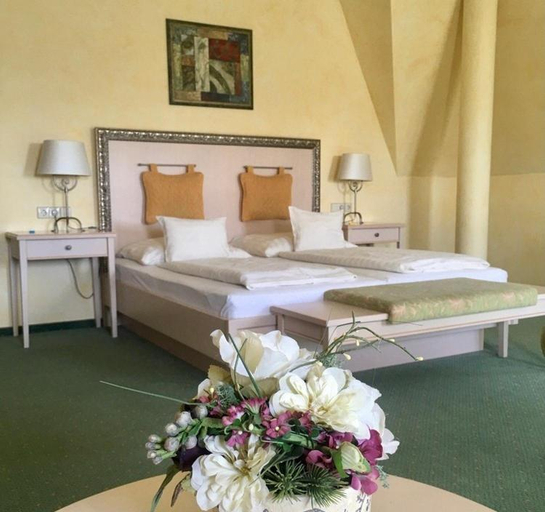 Others 2, Hetkuti Wellness Hotel, Mór