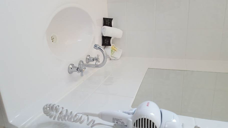 Bathroom 3, Wilsons Promontory Motel, South Gippsland - East
